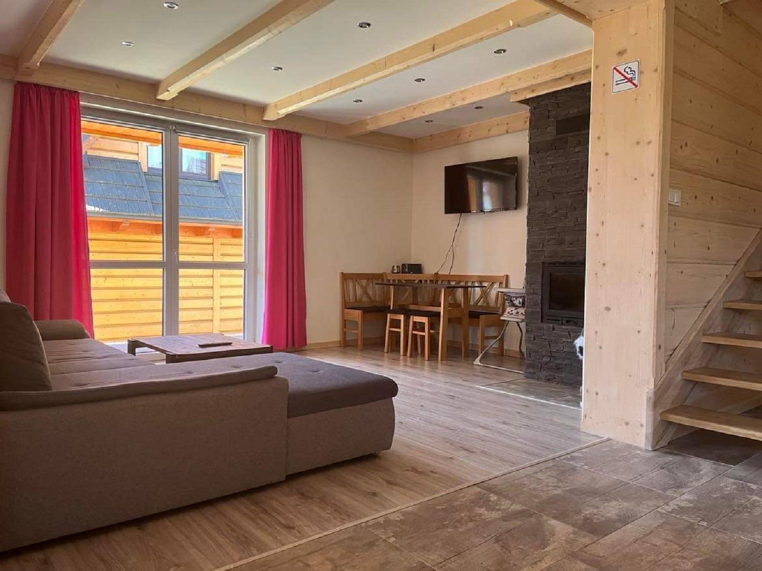 Deluxe Two-Bedroom House Mountain view 5