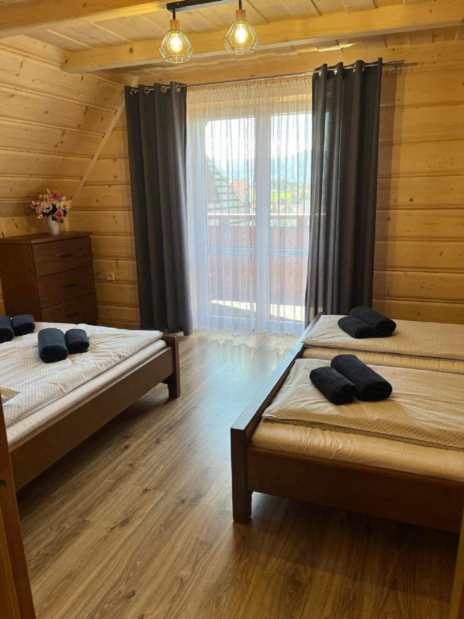 Deluxe Two-Bedroom House Mountain view 5
